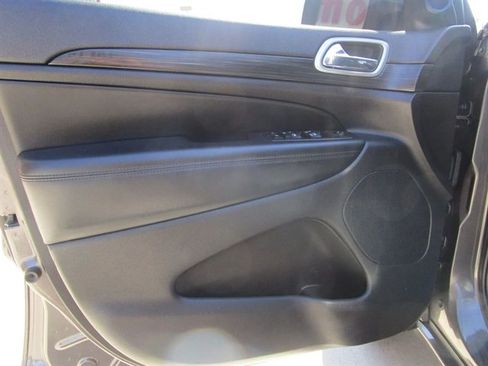 Used 2019 Jeep Grand Cherokee Altitude AWD/4WD image 10
