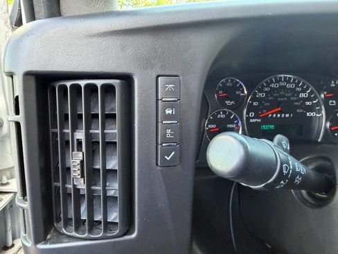 Used 2013 Chevrolet Express 2500 RWD image 20