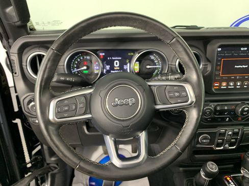 Used 2022 Jeep Wrangler Unlimited Sahara w/ Cold Weather Group AWD/4WD image 21