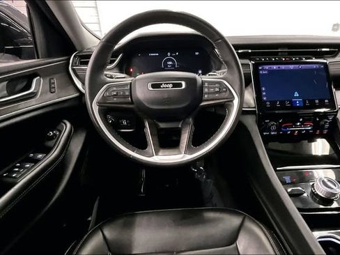Used 2023 Jeep Grand Cherokee L Limited AWD/4WD image 6