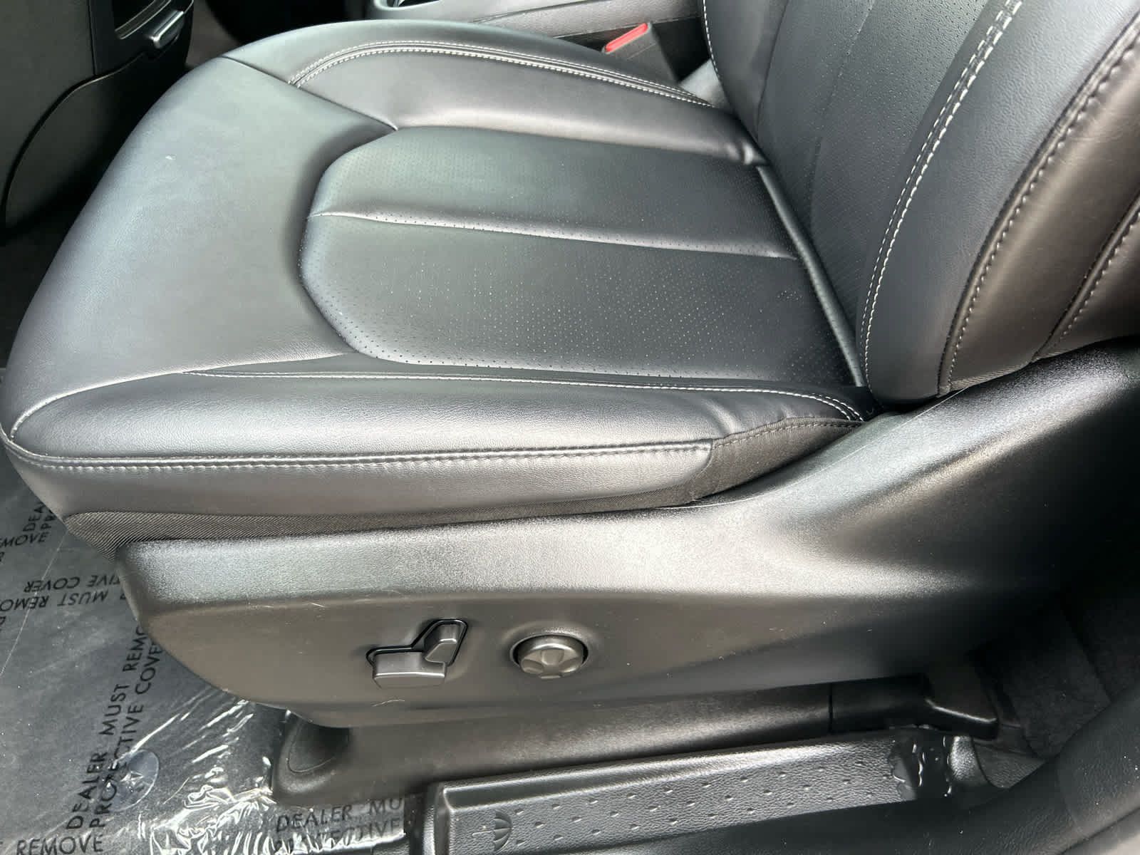 Used 2025 Chrysler Pacifica Select FWD image 11