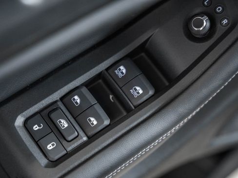 New 2025 Jeep Grand Cherokee Altitude image 37