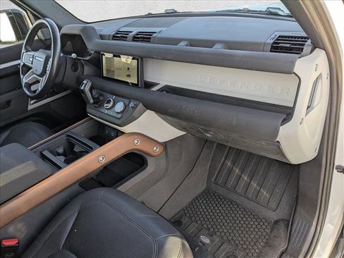 Used 2023 Land Rover Defender 110 SE image 18