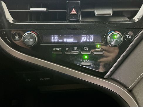 Used 2022 Toyota Camry SE image 22