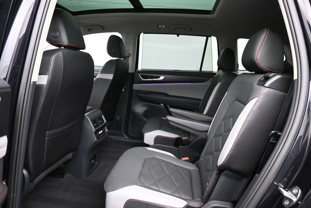 Used 2025 Volkswagen Atlas Peak Edition SE AWD/4WD image 21