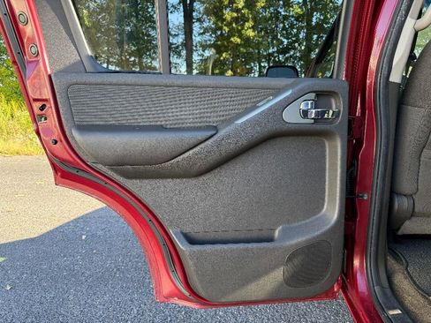 Used 2006 Nissan Pathfinder S image 24