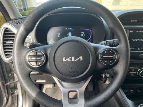 Used 2025 Kia Soul LX w/ LX Technology Package image 25