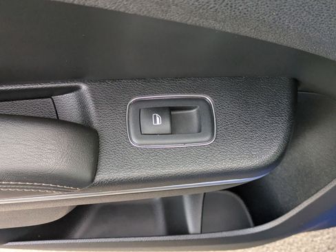 Used 2018 Chrysler 300 Limited w/ Safetytec Plus Group image 28