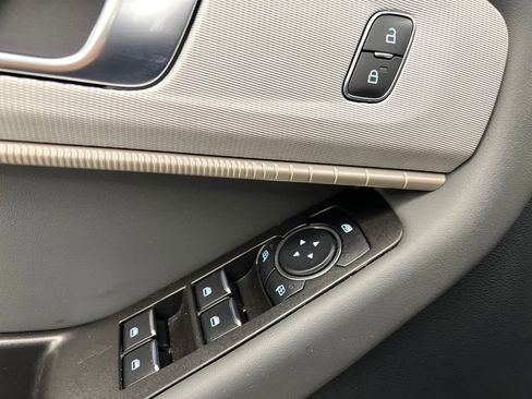 Used 2025 Ford Explorer Active image 12