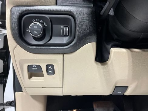 Used 2020 RAM 1500 Big Horn AWD/4WD image 18