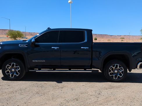 Used 2023 GMC Sierra 1500 SLT w/ SLT Premium Package AWD/4WD image 6