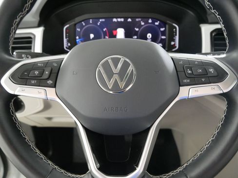 Used 2023 Volkswagen Atlas SE w/ Panoramic Sunroof Package image 25