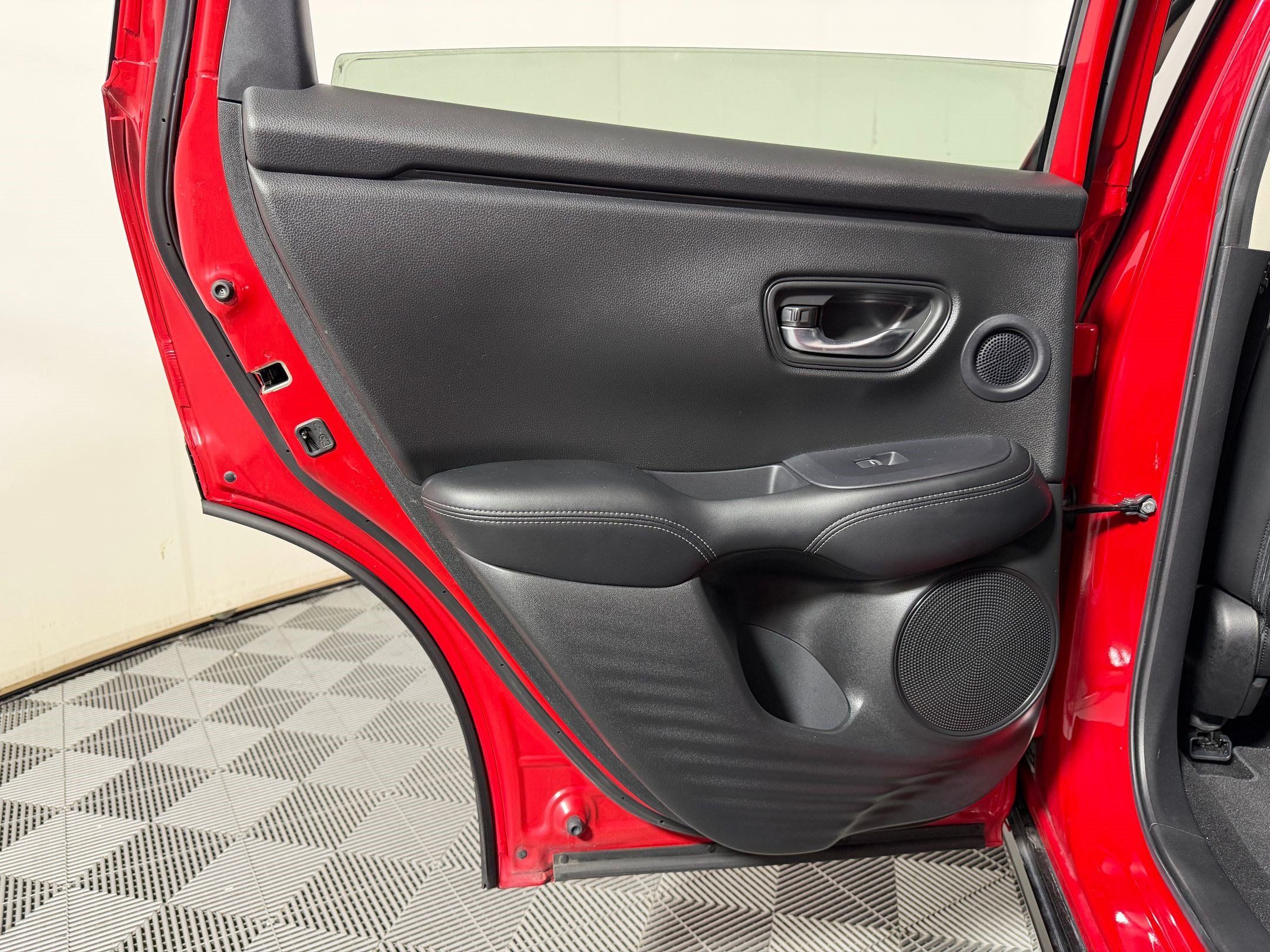 Used 2023 Honda HR-V EX-L image 13