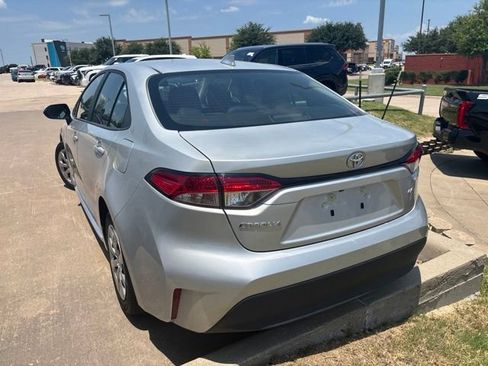 Used 2025 Toyota Corolla LE FWD image 4