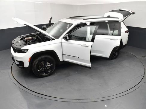 Used 2023 Jeep Grand Cherokee L Laredo AWD/4WD image 27