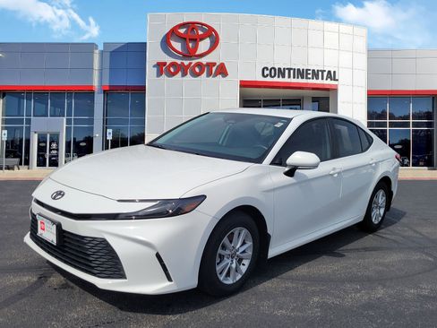 Certified 2025 Toyota Camry LE w/ Convenience Package AWD/4WD image 3