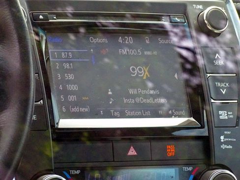 Used 2015 Toyota Camry XLE w/ Moonroof Package FWD image 22