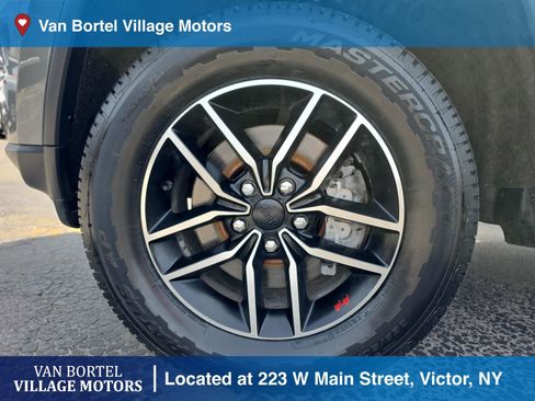 Used 2021 Jeep Grand Cherokee Trailhawk image 32