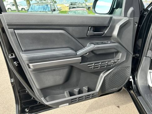 Used 2025 Toyota Tacoma SR5 AWD/4WD image 19