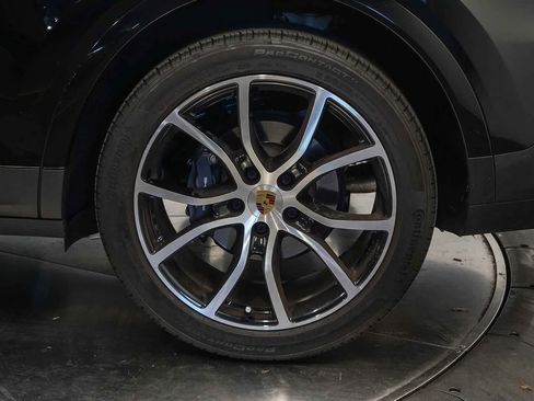 Used 2023 Porsche Cayenne Platinum Edition image 10