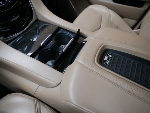 Used 2018 Cadillac Escalade Platinum image 21