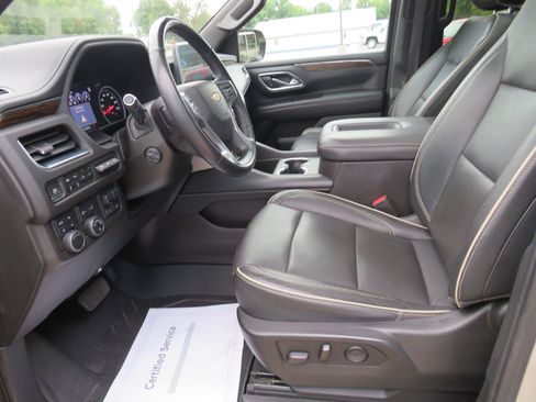 Used 2021 Chevrolet Suburban Premier w/ Premium Package AWD/4WD image 5