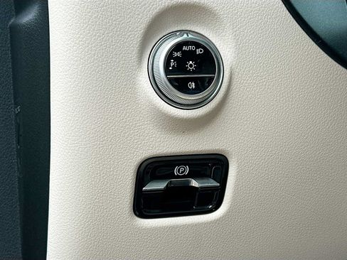 Used 2025 Mercedes-Benz CLE 450 4MATIC Cabriolet image 10