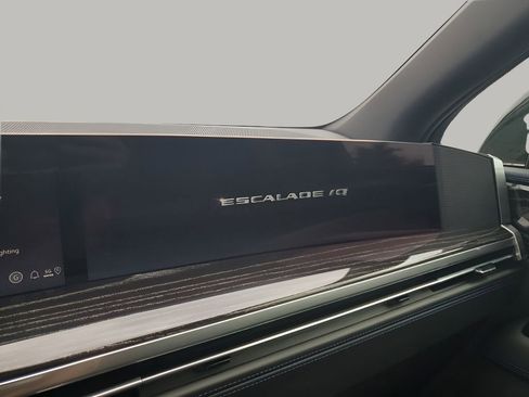 New 2026 Cadillac Escalade IQ Sport 1 w/ LPO, ONYX Package AWD/4WD image 39