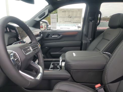 New 2026 GMC Yukon Denali w/ Sun & Power Step Package image 17