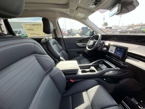 New 2026 Lincoln Nautilus Reserve AWD/4WD image 17