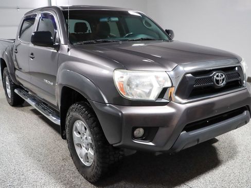 Used 2015 Toyota Tacoma 4x4 Double Cab image 5