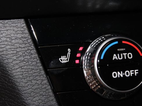 New 2025 Mitsubishi Outlander SE image 3