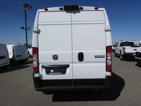 Used 2025 RAM ProMaster 2500 w/ Convenience Group image 7