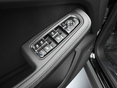 New 2026 Porsche Macan AWD/4WD image 8