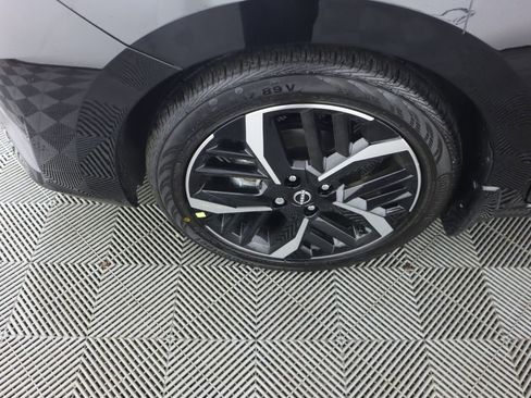 Certified 2025 Nissan Versa SR w/ Trunk Package image 31