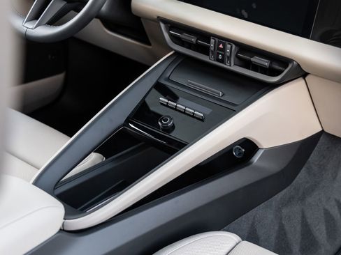 Certified 2025 Porsche Macan Electric image 45