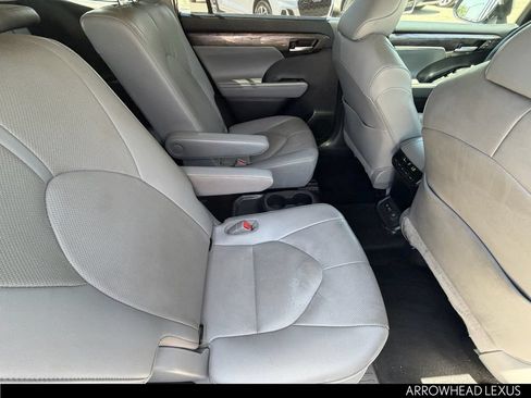 Used 2020 Toyota Highlander Limited FWD image 13