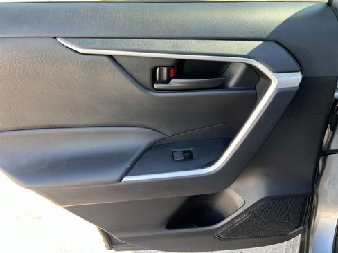 Used 2021 Toyota RAV4 LE image 16