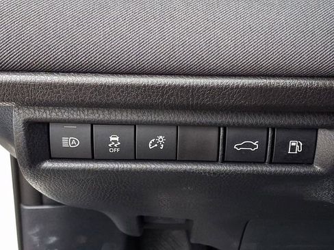 Used 2025 Toyota Camry LE image 27