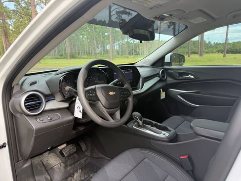 New 2026 Chevrolet Trax LS w/ LS Convenience Package FWD image 14