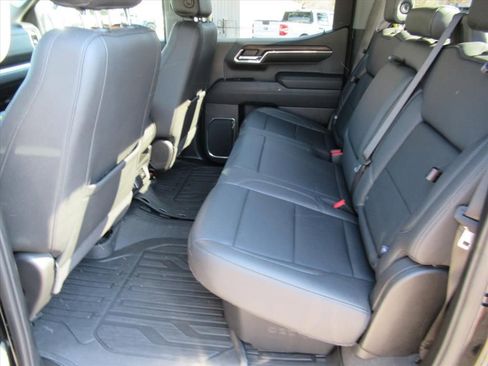 Used 2024 GMC Sierra 1500 SLT image 32