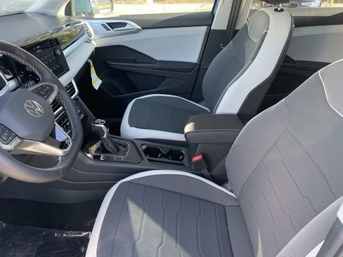 New 2026 Volkswagen Taos SE image 20