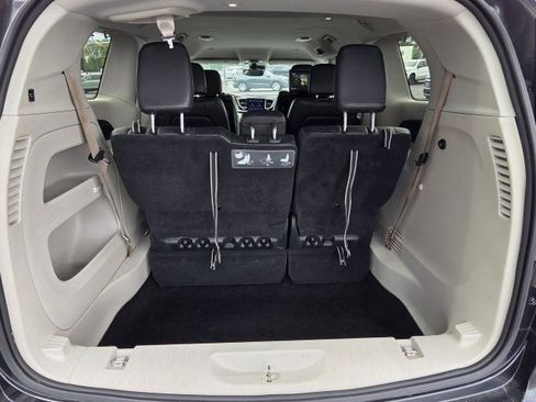Used 2017 Chrysler Pacifica Touring-L Plus w/ Advanced Safetytec Group FWD image 21