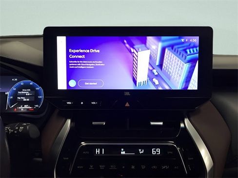 Used 2024 Toyota Venza Limited image 18