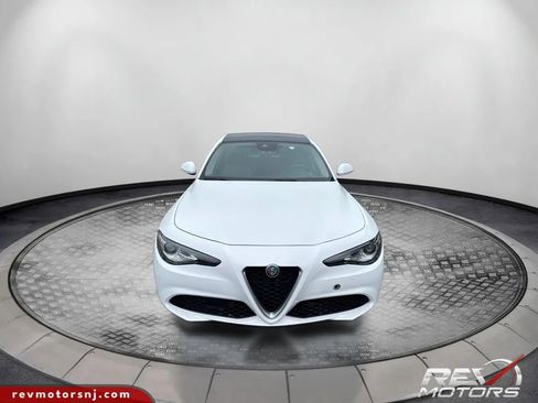 Used 2017 Alfa Romeo Giulia Ti w/ TI Lusso Package AWD/4WD image 8