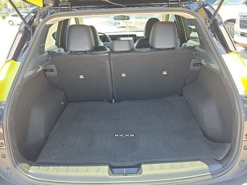 Certified 2025 Nissan Kicks SR FWD image 9