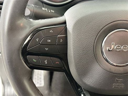 Used 2023 Jeep Cherokee Altitude Lux image 22