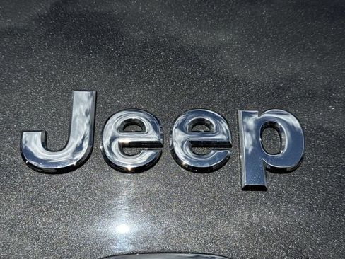 Used 2014 Jeep Cherokee Limited w/ Luxury Group AWD/4WD image 32