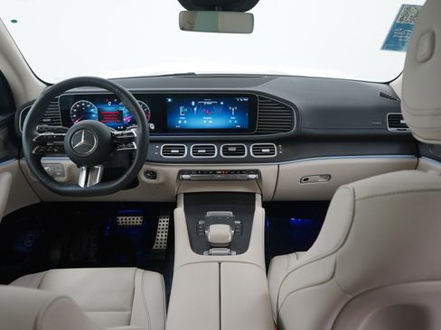 Used 2025 Mercedes-Benz GLS 450 4MATIC image 18