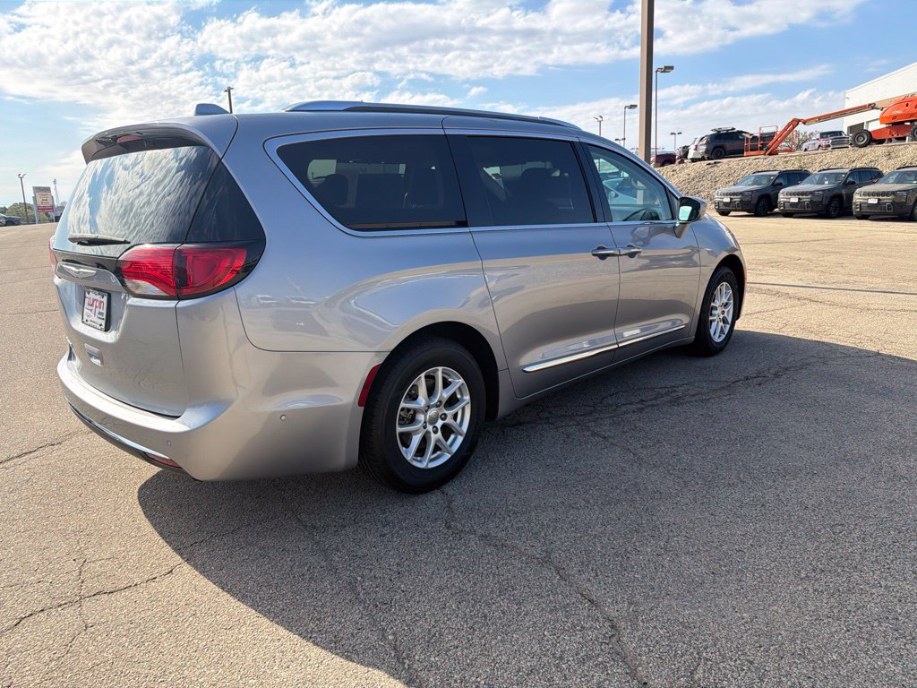 Used 2020 Chrysler Pacifica Touring-L w/ Advanced Safetytec Group FWD image 5